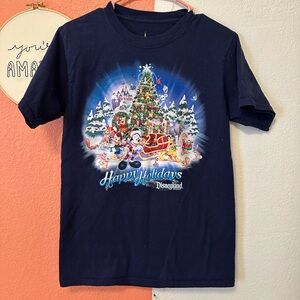 DISNEYLAND PARK HOLIDAY TEE.